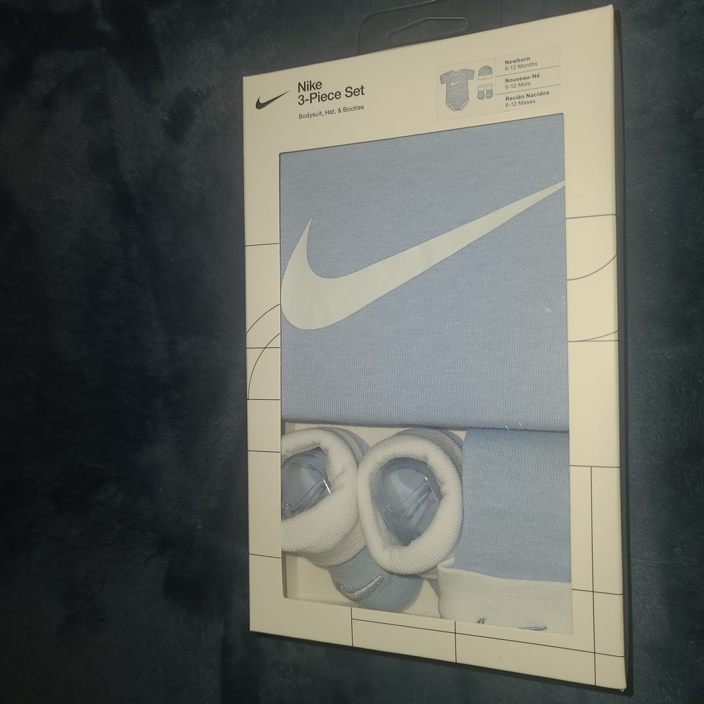 Nike Baby 3-Piece Set in Blue and White